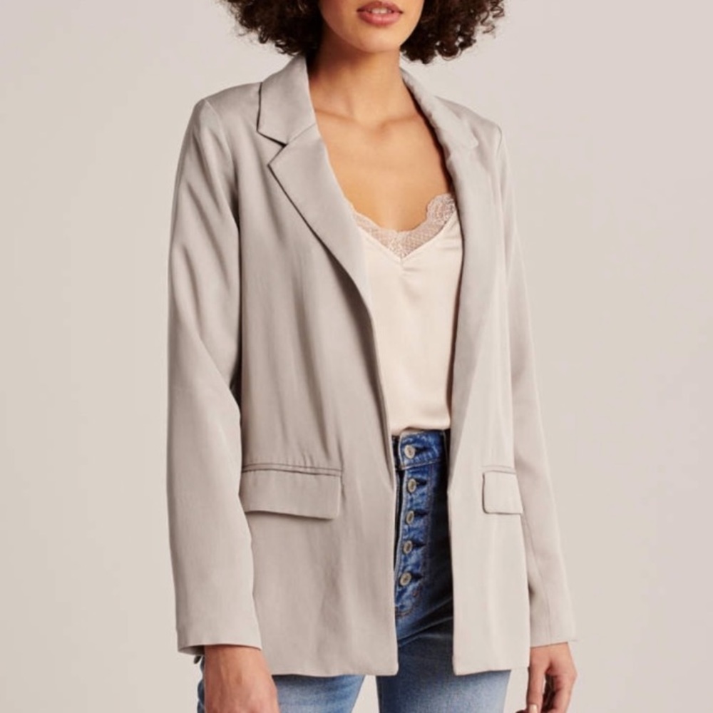 ABERCROMBIE Drapey Blazer in Cream
